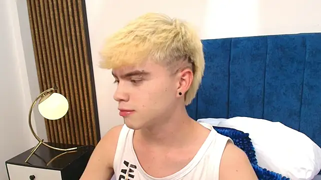 Ian_Stone Adlı Modelin Canlı XXX Sohbeti