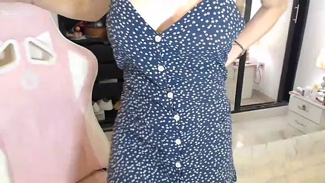 צ'אט XXX בשידור חי של _SexyDoll_