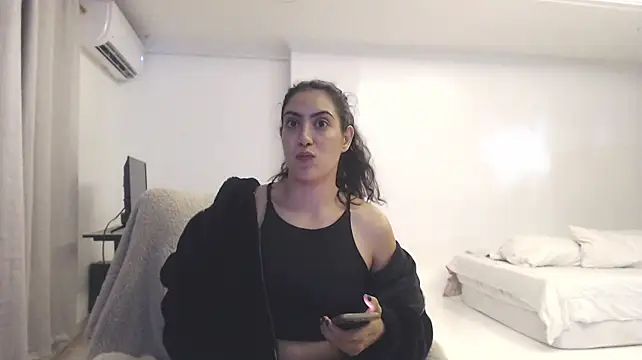 MIYESSI Adlı Modelin Canlı XXX Sohbeti