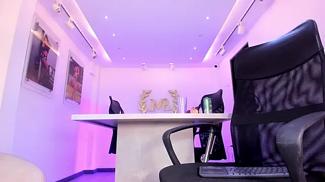 XXX chat uživo modela MilyClem