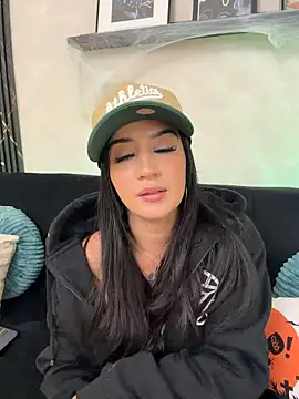 EmmyEvans1's Live XXX Chat