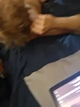 elliot371 Show Webcam