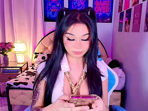 SexxyTsLoverr: вебкам-шоу