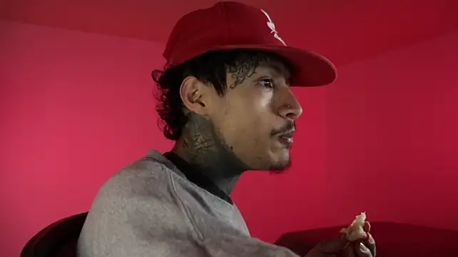 Онлайн чат XXX trieone