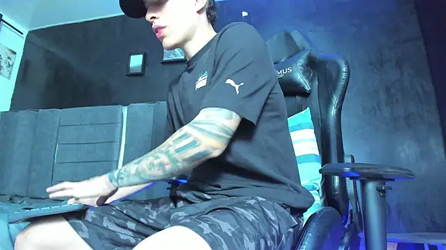 Chat +18 de Enzo_Maserati ao vivo