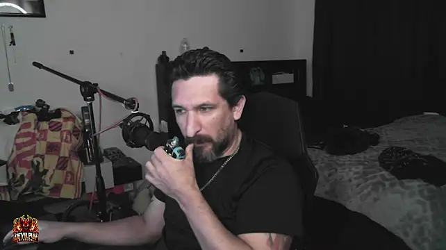 Chat +18 de DevilPup75_ ao vivo