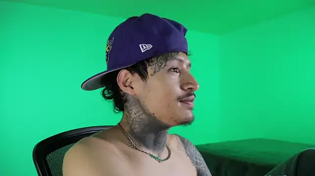 trieone Chat XXX live