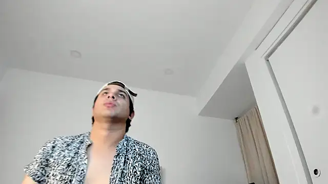 Latin_boy_surprisee 现场XXX聊天