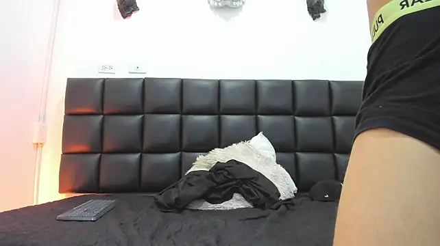 Ethan_Wolf75 Chat XXX in diretta