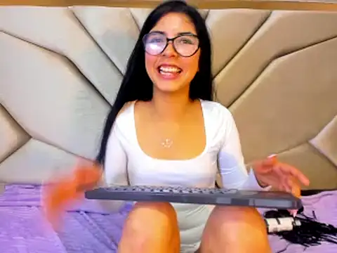 XXX chat uživo modela KensyRoseVs