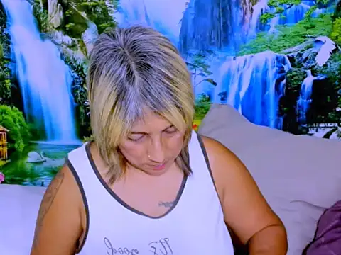 indianroxy's Live XXX Chat