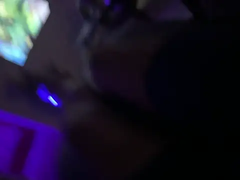 ShySuperheroGrrl Show in webcam