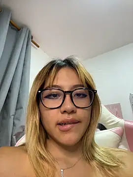 Chat XXX en directo de Doll_liaa
