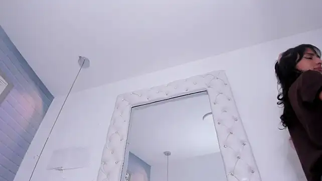 LolaSkinny Chat XXX live