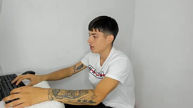 XXX chat uživo modela The_beby_guy