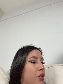 Show modela FeralKitten420 na web-kameri