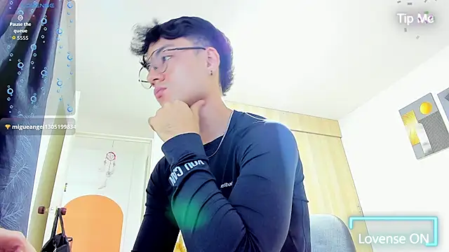 Sebastian-Dash Obrolan Langsung XXX