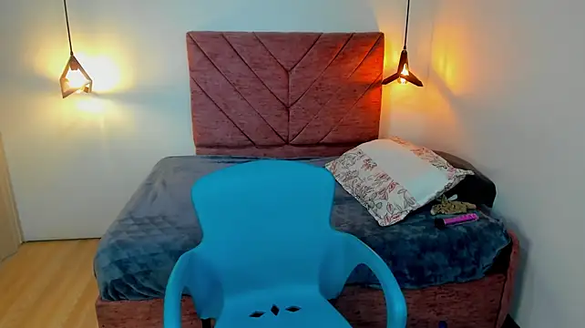 Chat +18 de Emily__parker__ ao vivo