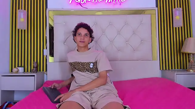 JustinSecret élő XXX-chatje