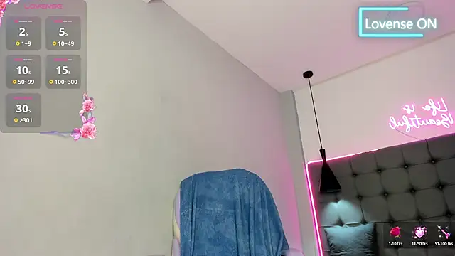 scarletcherry18's Live XXX Chat