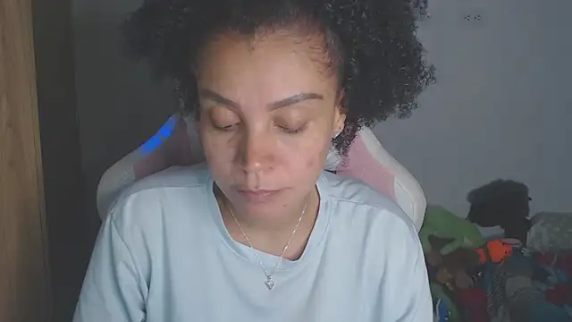 shayna_cute: απευθείας συνομιλία ΧΧΧ