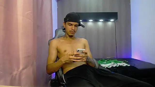 Tayson_Hot élő XXX-chatje