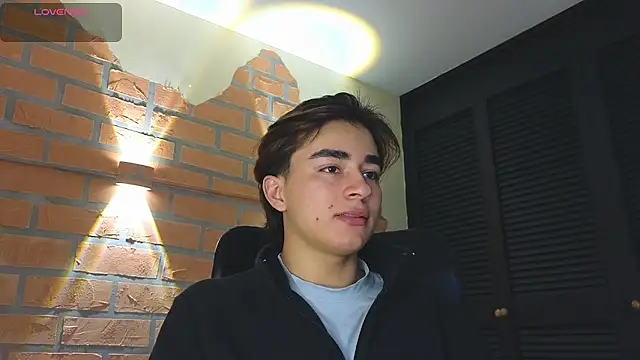 Chat +18 de Connorr_01 ao vivo