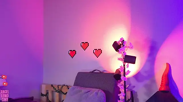 Czat XXX na żywo – Angel-Lewd-Cake