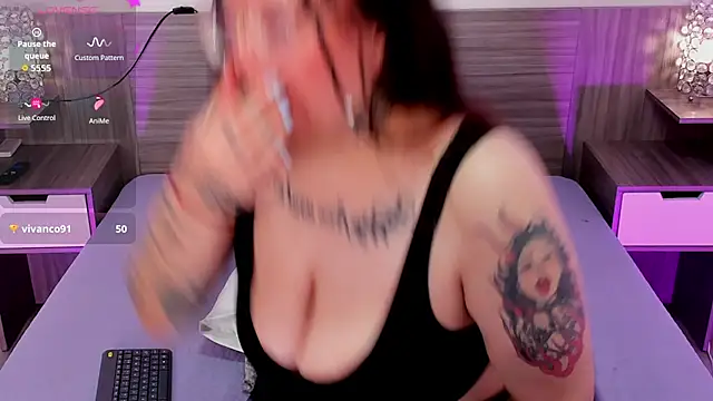 MiaYMolly Show in webcam