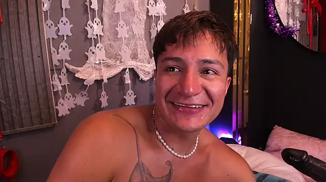 Онлайн чат XXX Hassbyd