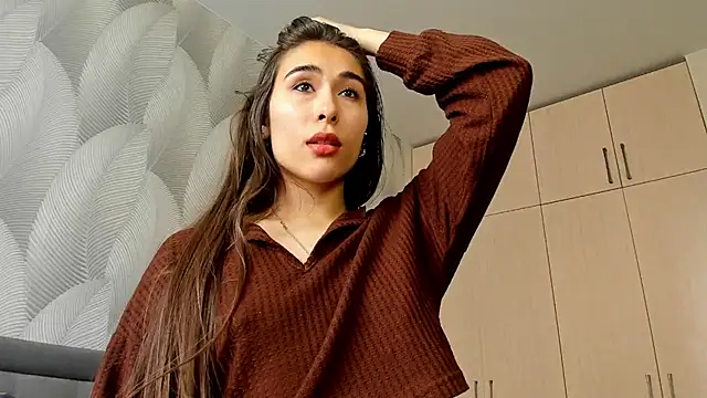Bambiii_bby Adlı Modelin Canlı XXX Sohbeti