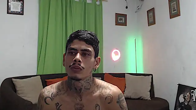 alpha_zom Chat XXX in diretta