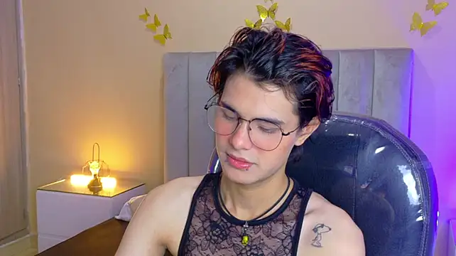 צ'אט XXX בשידור חי של Derek_Sinn