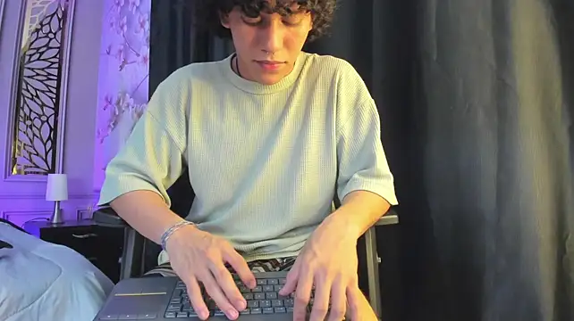 Chatroom XXX en direct de adrian_black86306