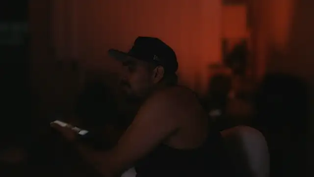 100J XXX чат на живо