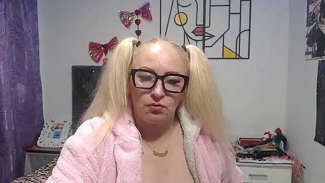 emperabigbootybigass Chat XXX in diretta