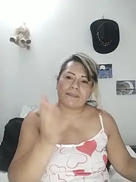 Chatroom XXX en direct de angi_daw