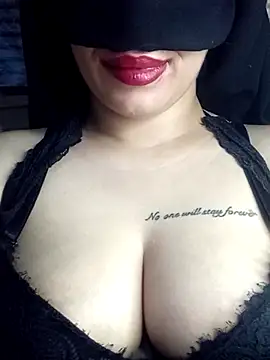 Zouzou_sexy's Live Chat Room