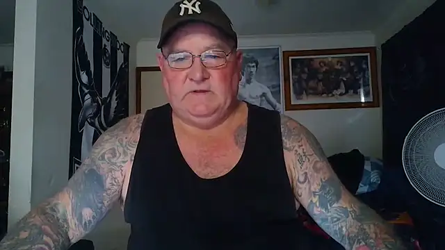 KINKYBLUEYES69's Live XXX Chat