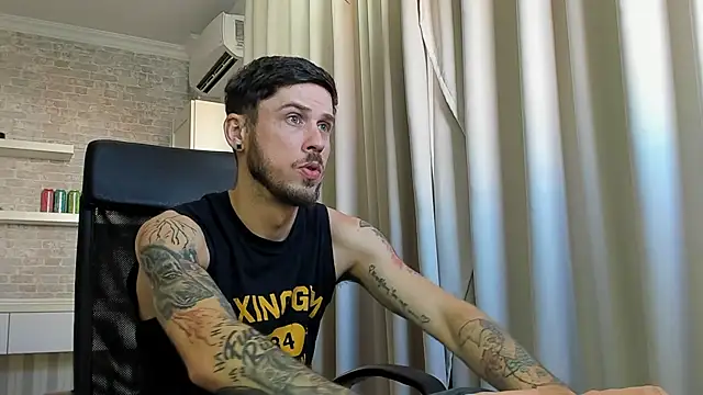 JonahShaw Adlı Modelin Canlı XXX Sohbeti