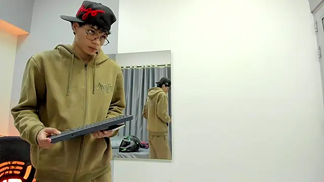 Ithan_Hott 即時 XXX 聊天