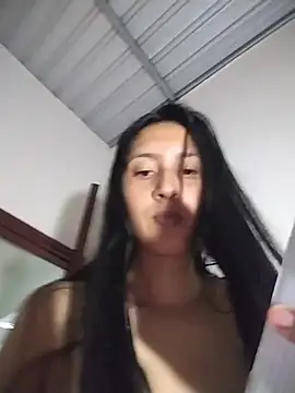 Chat +18 de LauraMontaii ao vivo