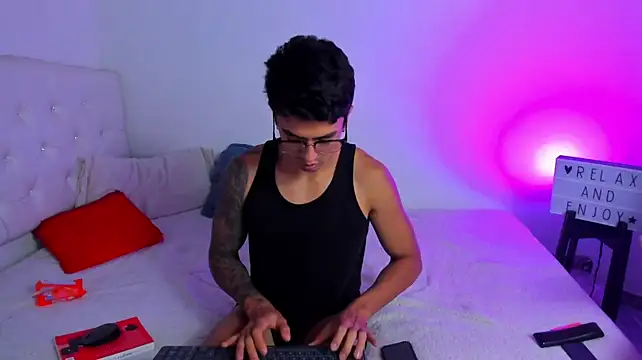 Chatroom XXX en direct de Caramelo_Bryan