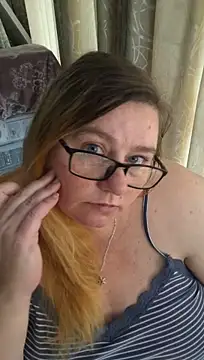 Chat XXX en directo de Iceprincess2bad4u