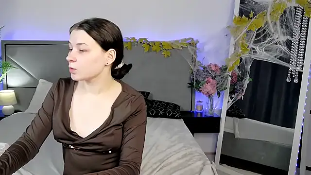 Chat +18 de MilanaCrofft ao vivo