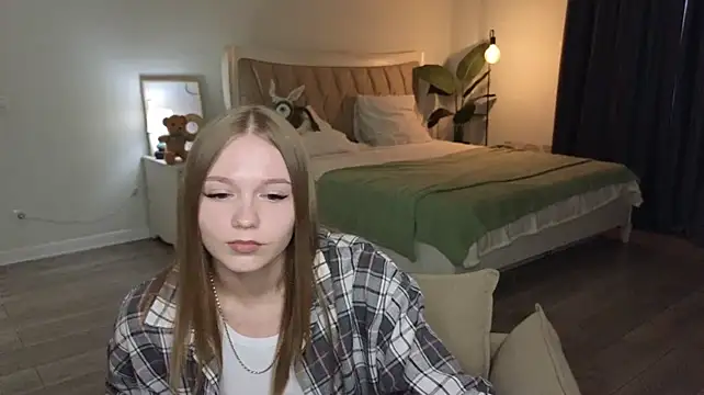 YuonneJoffe Live XXX-chat