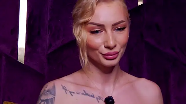 Chat +18 de AngieShae ao vivo
