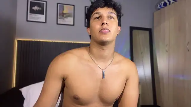 Leo_Savage_ live XXX chat