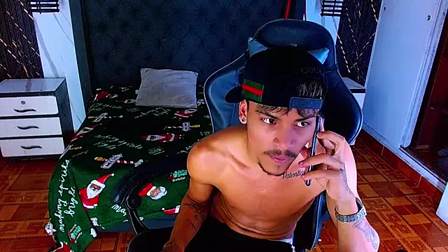 Angel_foxc13 élő XXX-chatje