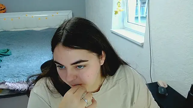 kitsune_8 Adlı Modelin Canlı XXX Sohbeti